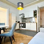 Premium Apartment Located At The Famous Vienna Kutschkermarkt