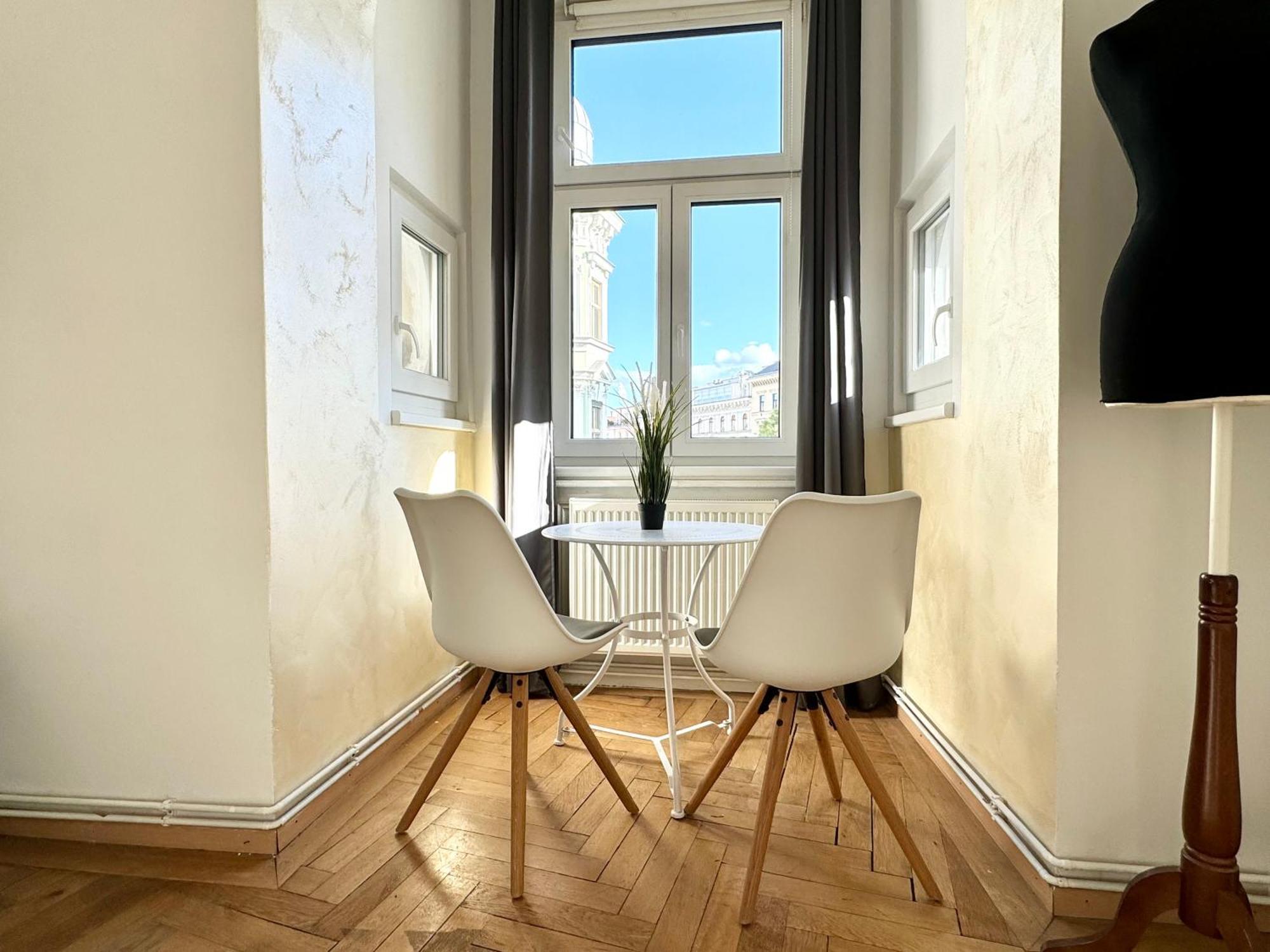 Premium Located At The Famous Kutschkermarkt * Viena
